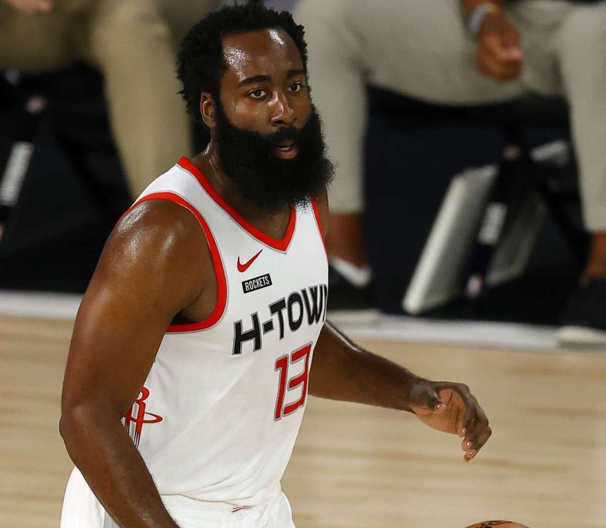 队在战术执 队在战术执