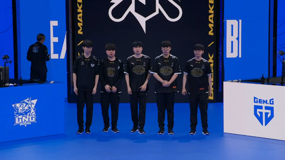 处于不断发 处于不断发