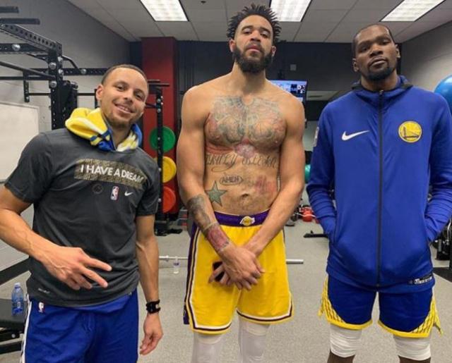 某队在春季 某队在春季