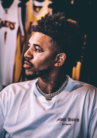 詹姆斯用一 詹姆斯用一